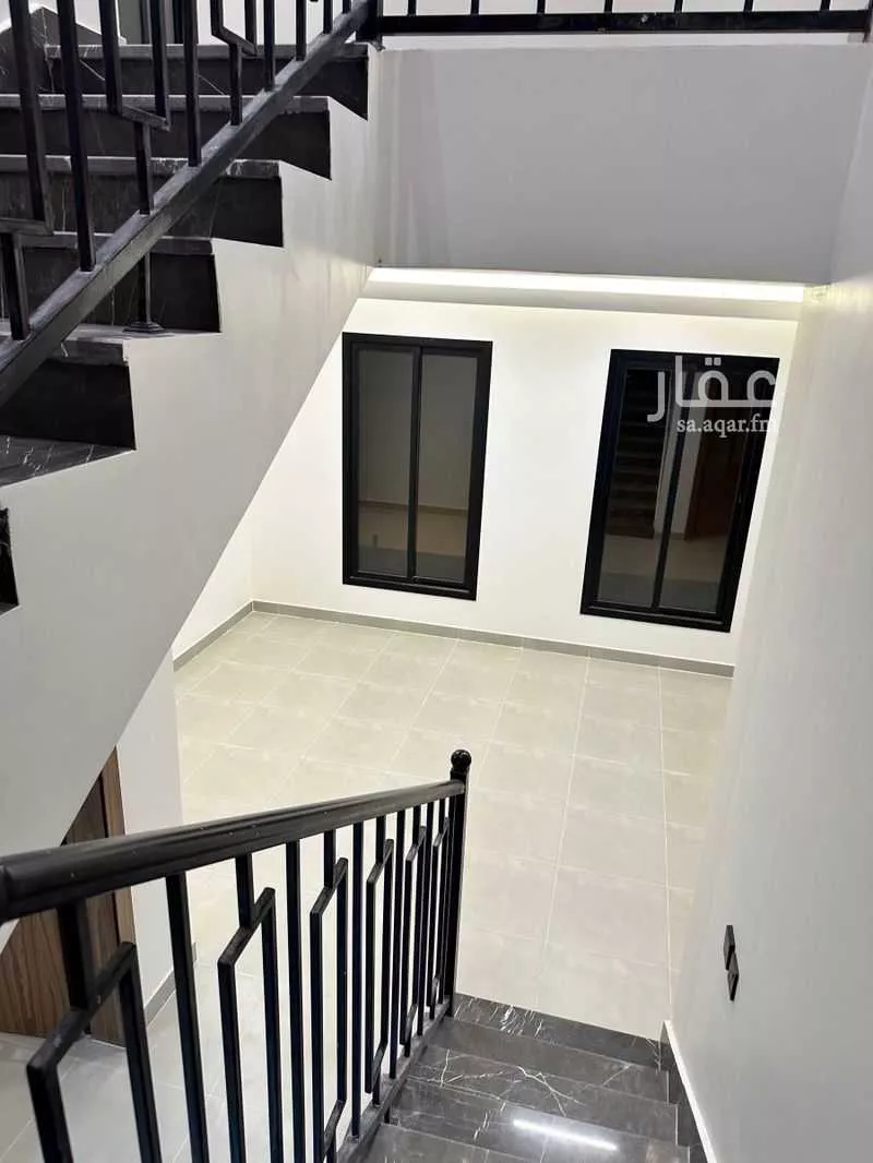 فيلا 4 غرف في الشرق 3