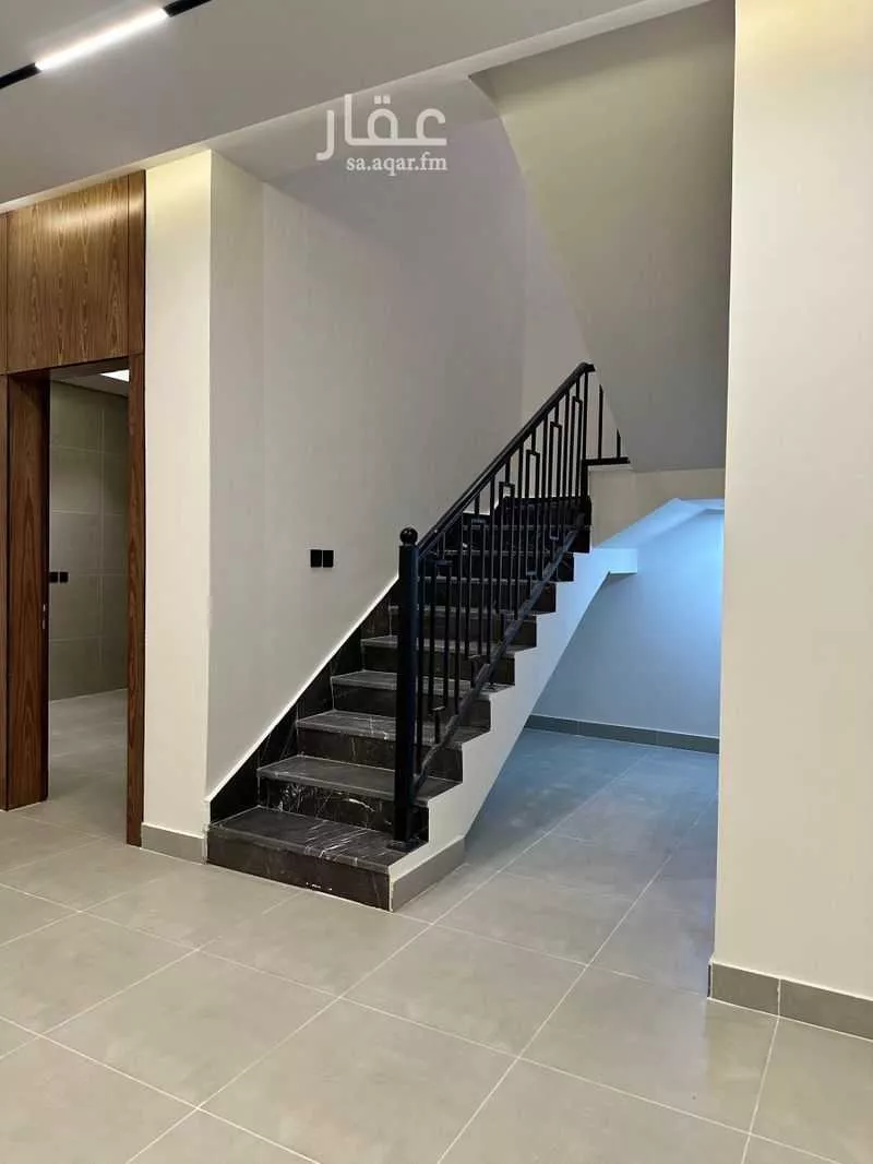 فيلا 4 غرف في الشرق 6