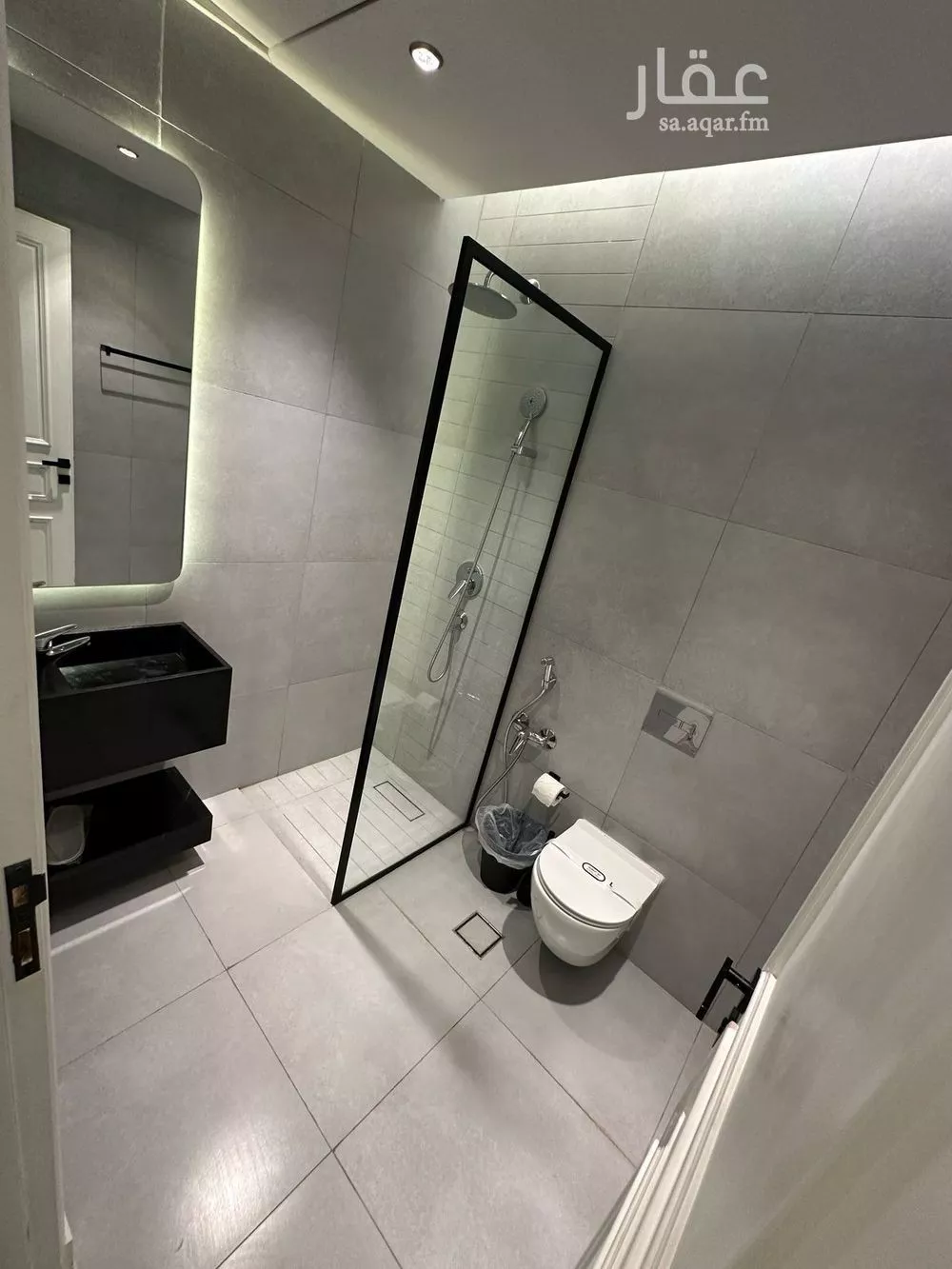 شقة 3 غرف في الملقا 6