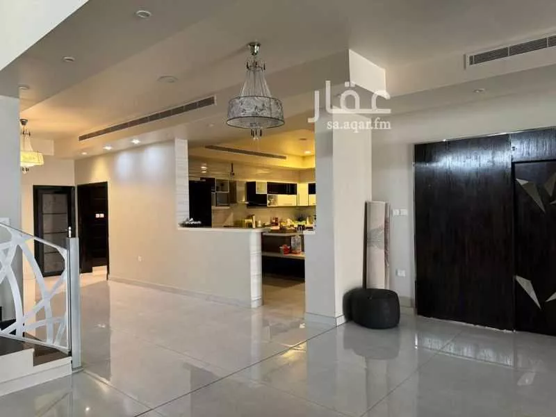 فيلا 7 غرف في طيبة 2