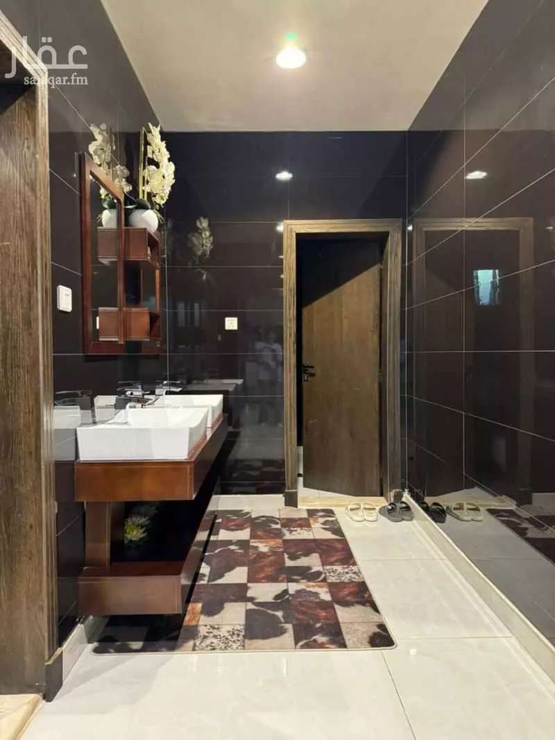 فيلا 7 غرف في طيبة 5