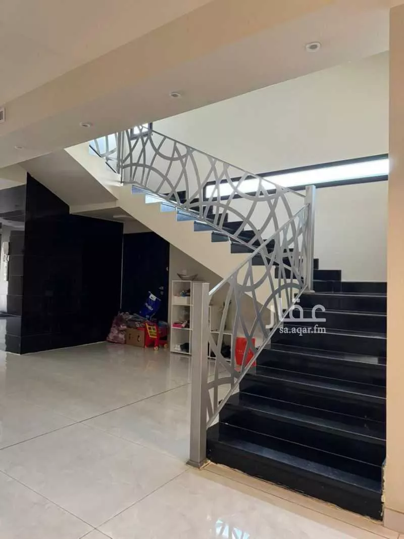 فيلا 7 غرف في طيبة 8