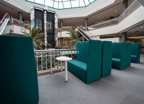 مكتب 10829 م² في الروضة 7