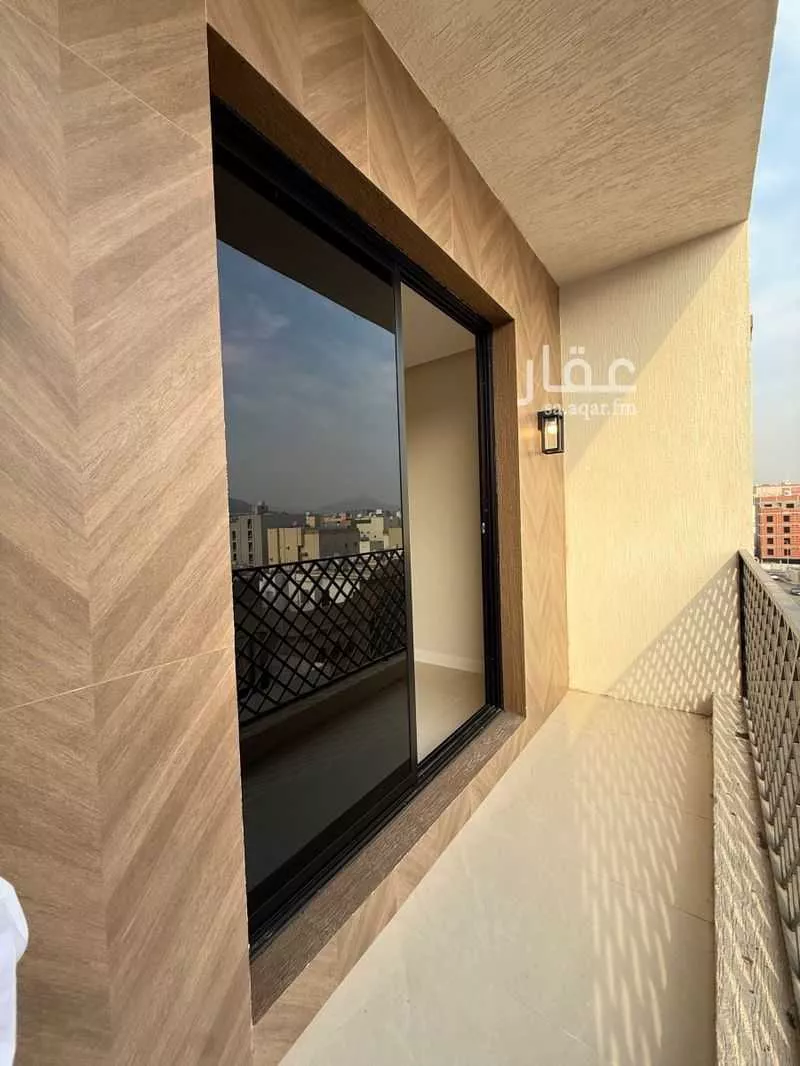 5 bedroom apartment in Batha Quraysh 2