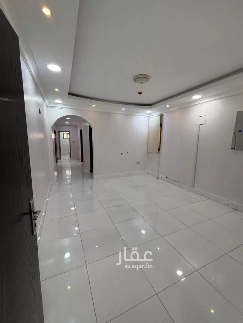 مكتب 750 م² في المزروعية 7