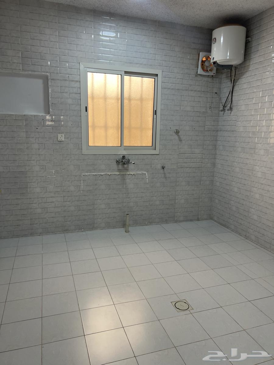 شقة 3 غرف في الرمال 4