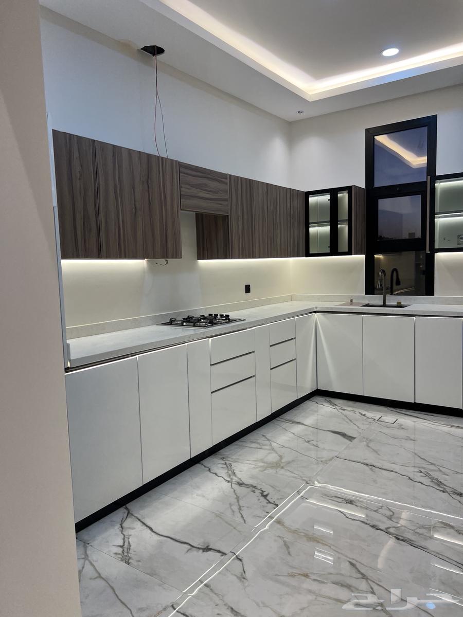 شقة 4 غرف في العارض 18