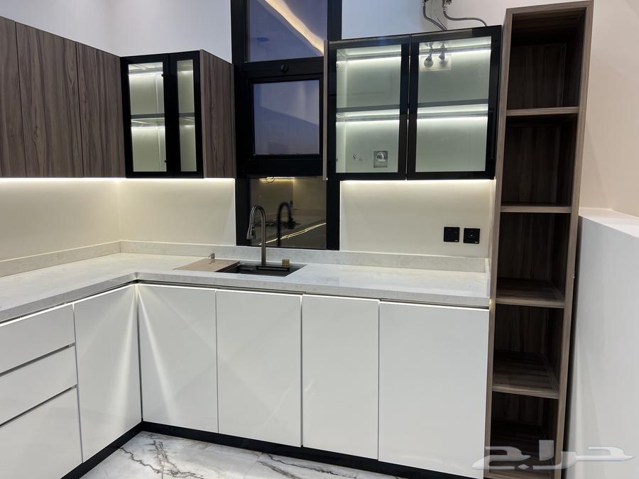 شقة 4 غرف في العارض 20