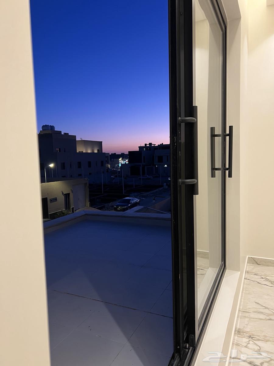 شقة 4 غرف في العارض 21