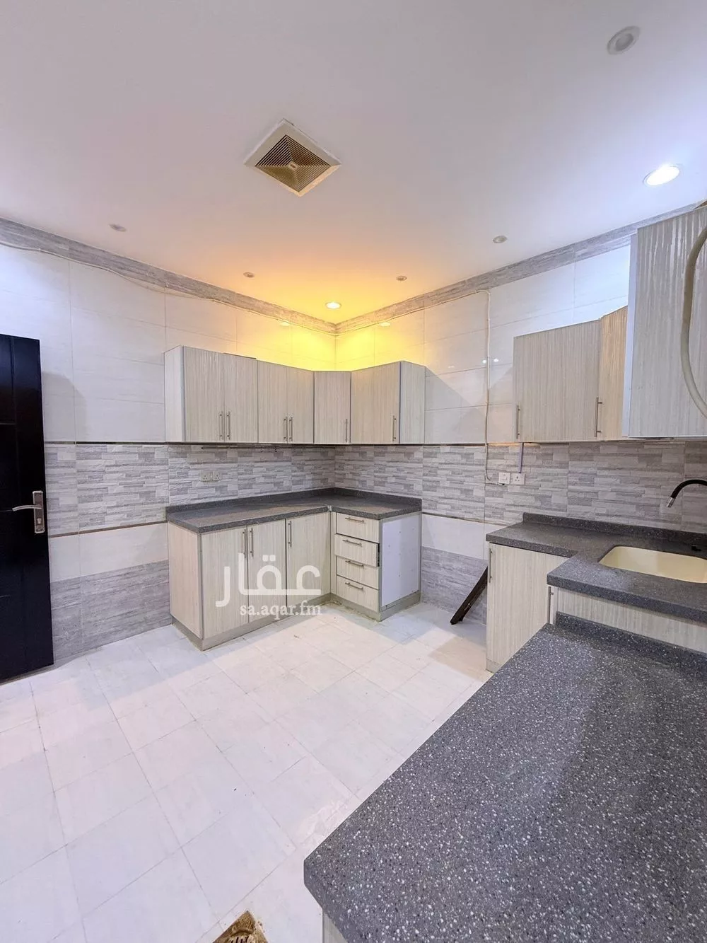 شقة 4 غرف في العارض 5