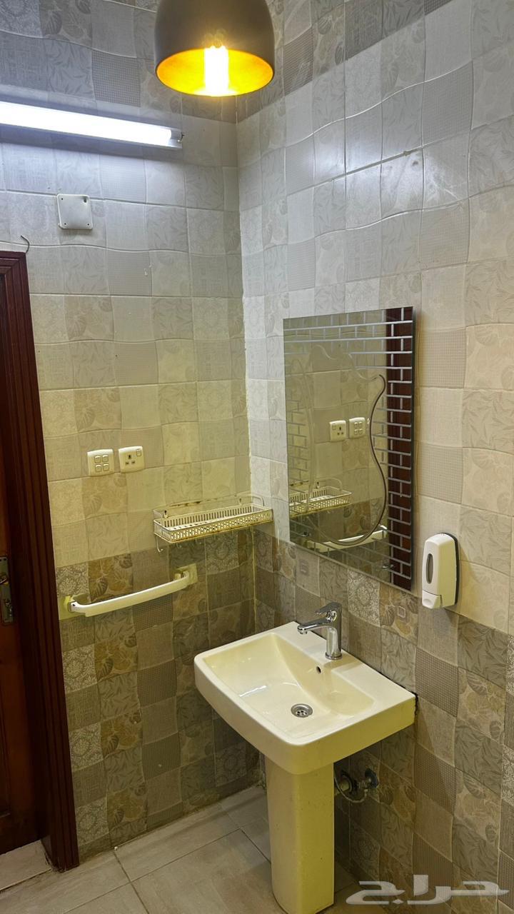 شقة 4 غرف في الفضيلة 8