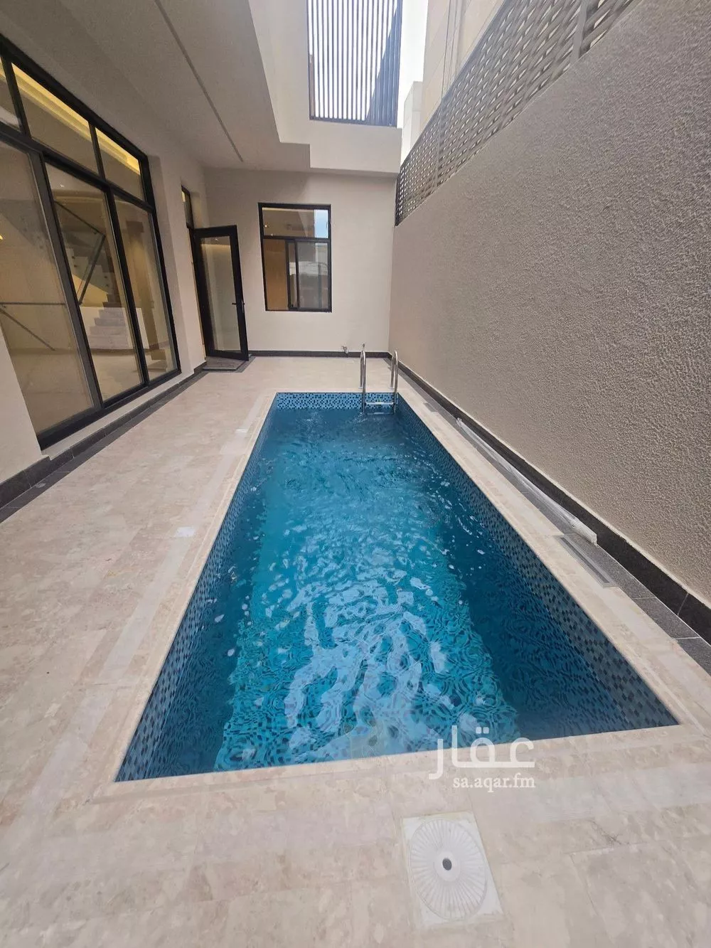 فيلا 5 غرف في النخيل 2