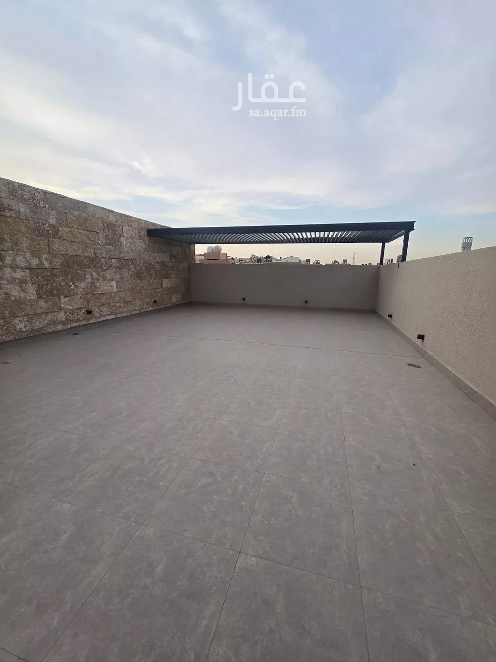 فيلا 5 غرف في النخيل 11