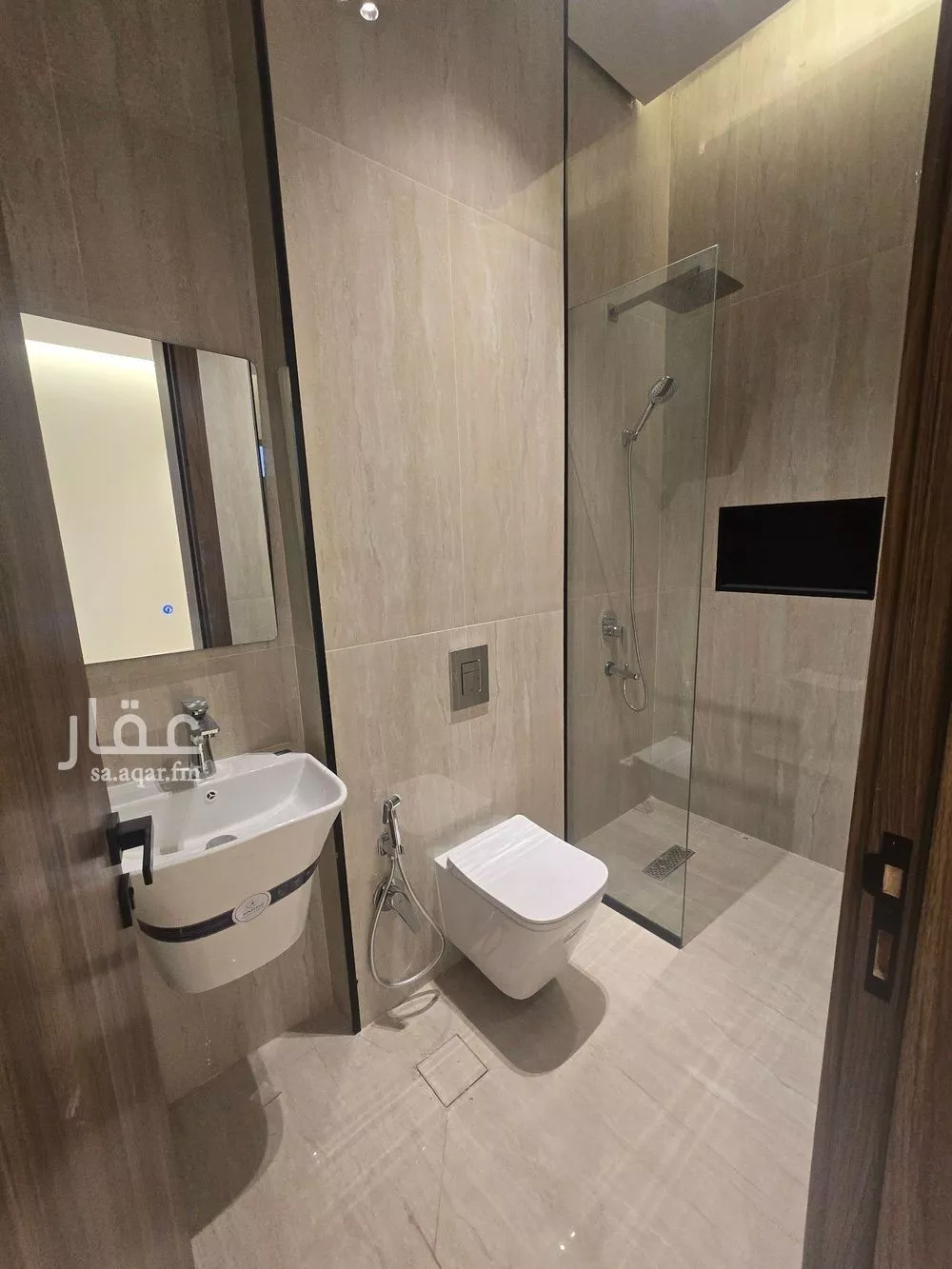 فيلا 5 غرف في النخيل 13