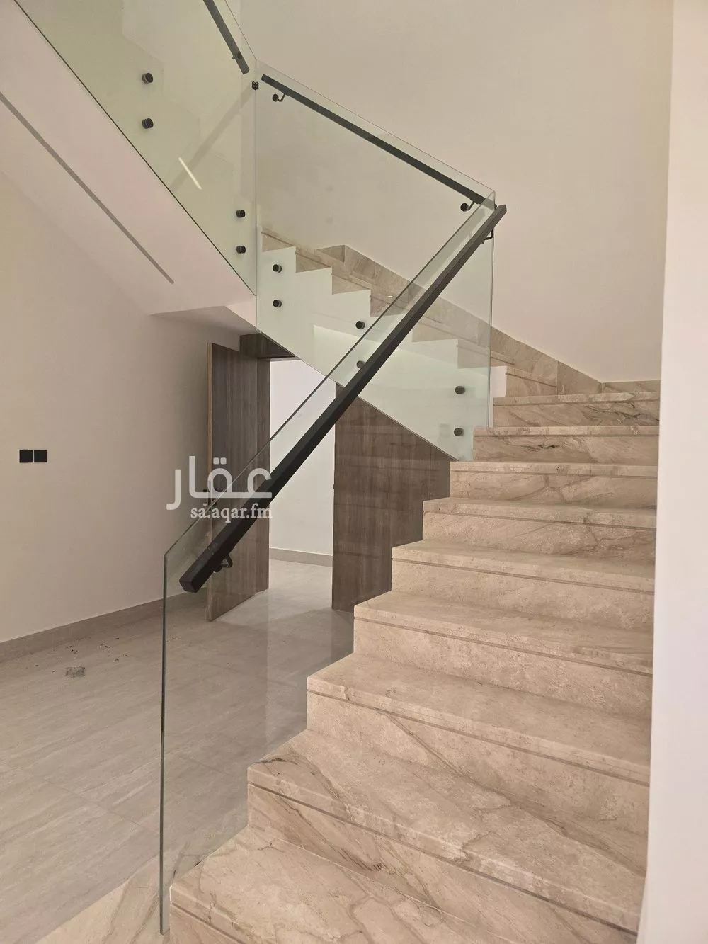 فيلا 5 غرف في النخيل 15