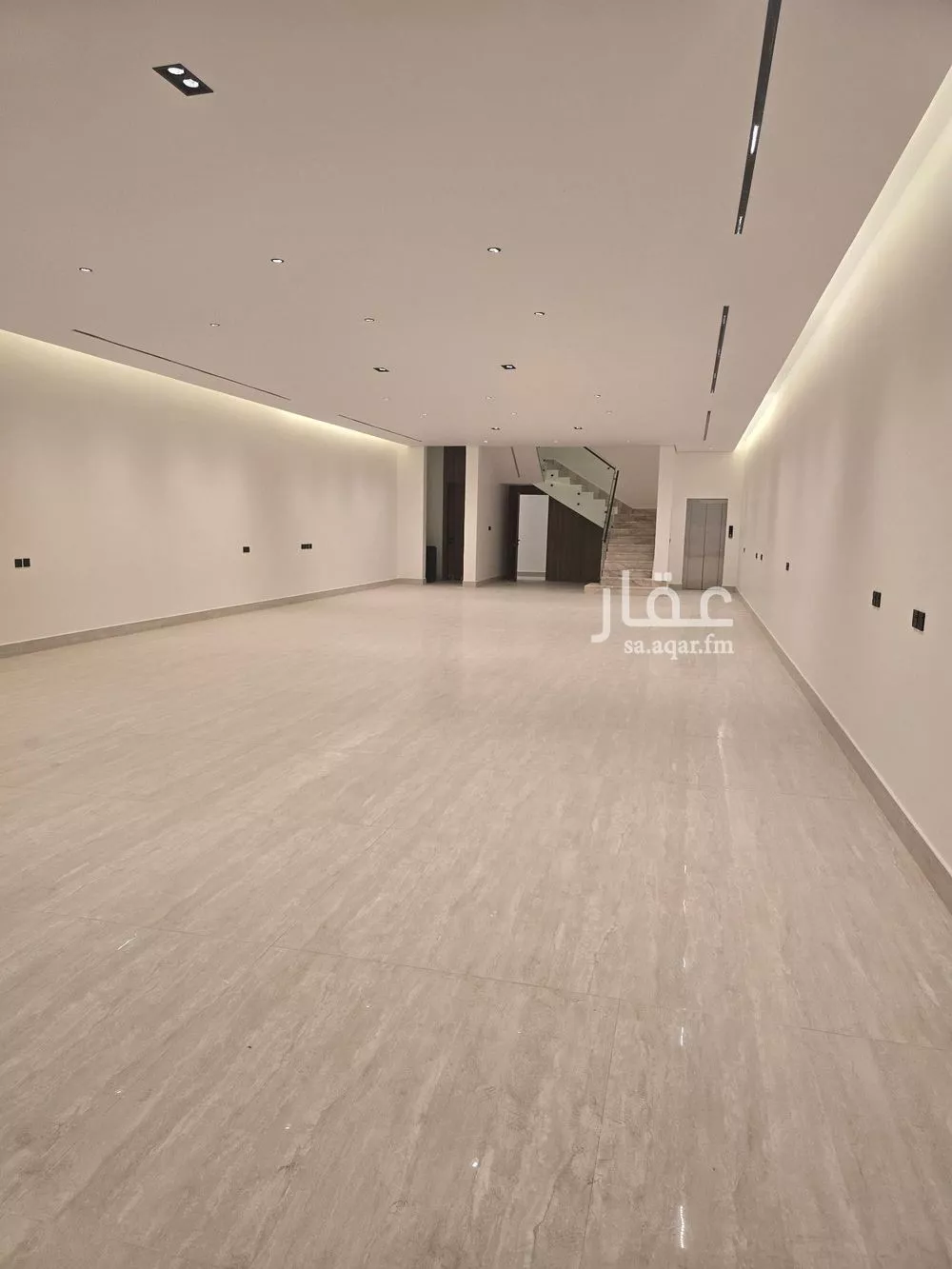 فيلا 5 غرف في النخيل 3