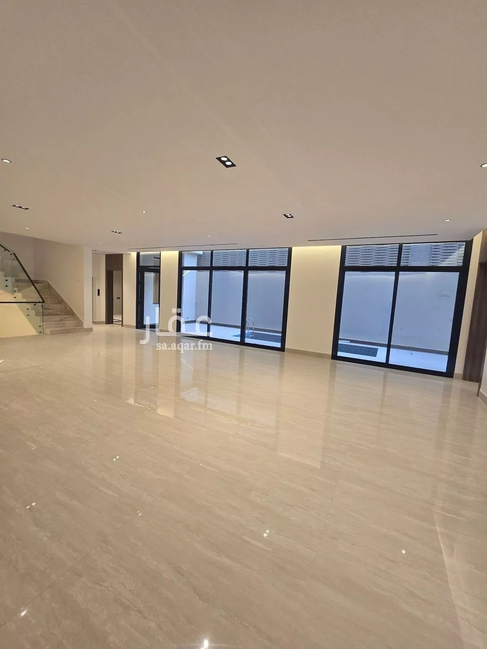 فيلا 5 غرف في النخيل 9