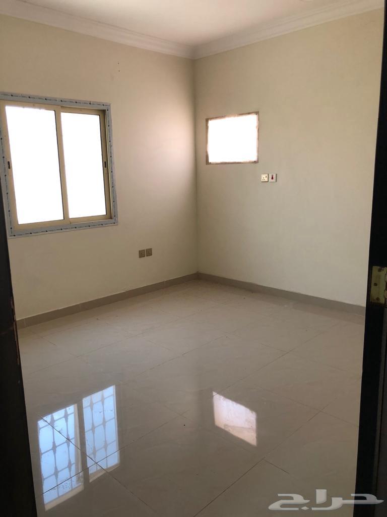 شقة 4 غرف في ضاحية الملك فهد 2