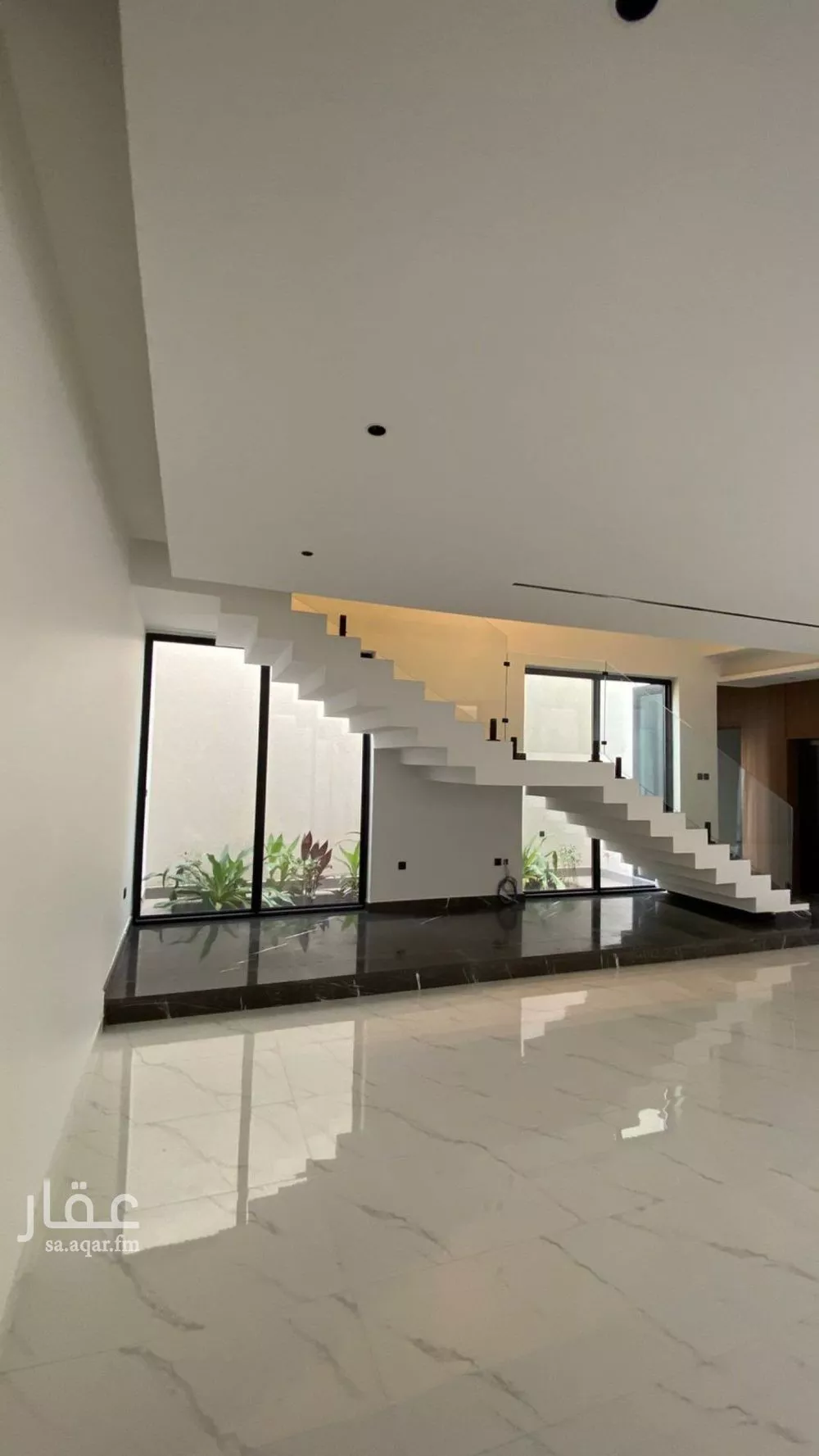 فيلا 5 غرف في العارض 4