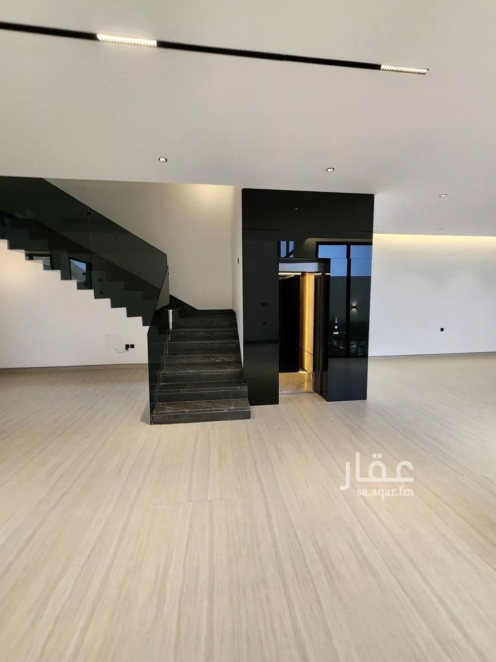 فيلا 4 غرف في العارض 18