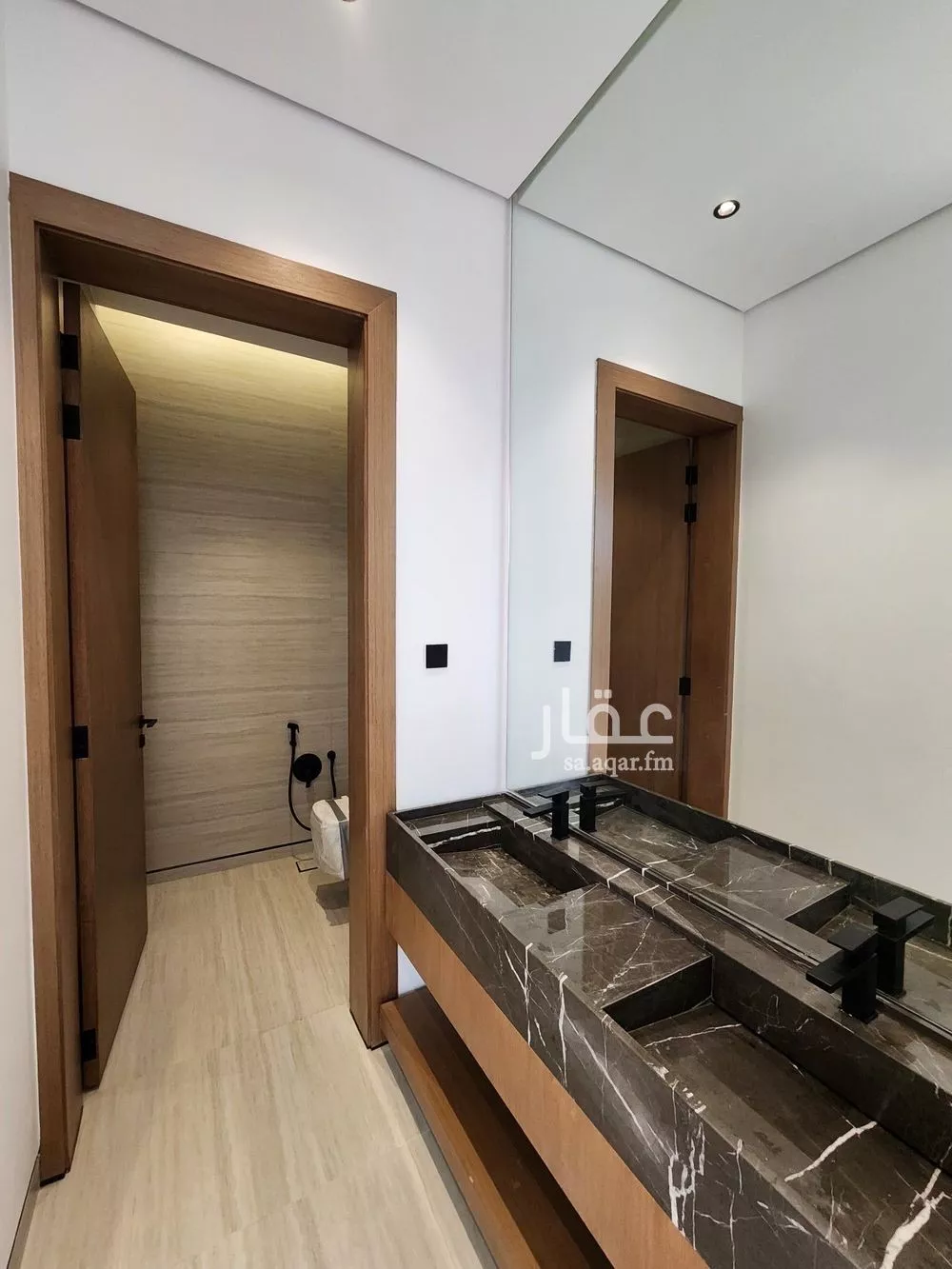 فيلا 4 غرف في العارض 19