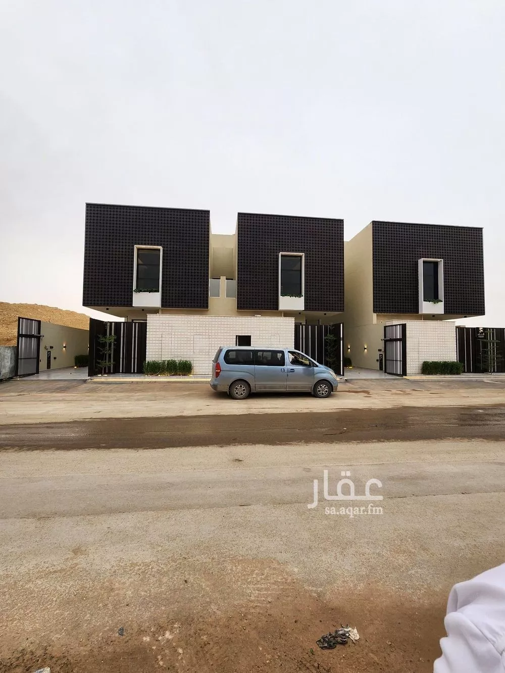 فيلا 4 غرف في العارض 9