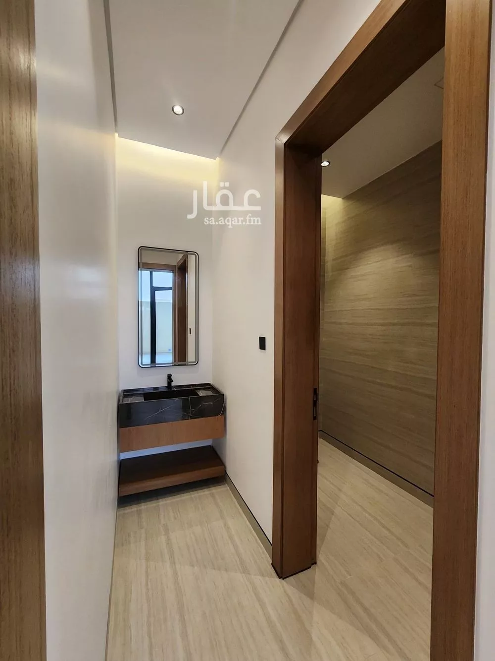 فيلا 4 غرف في العارض 10