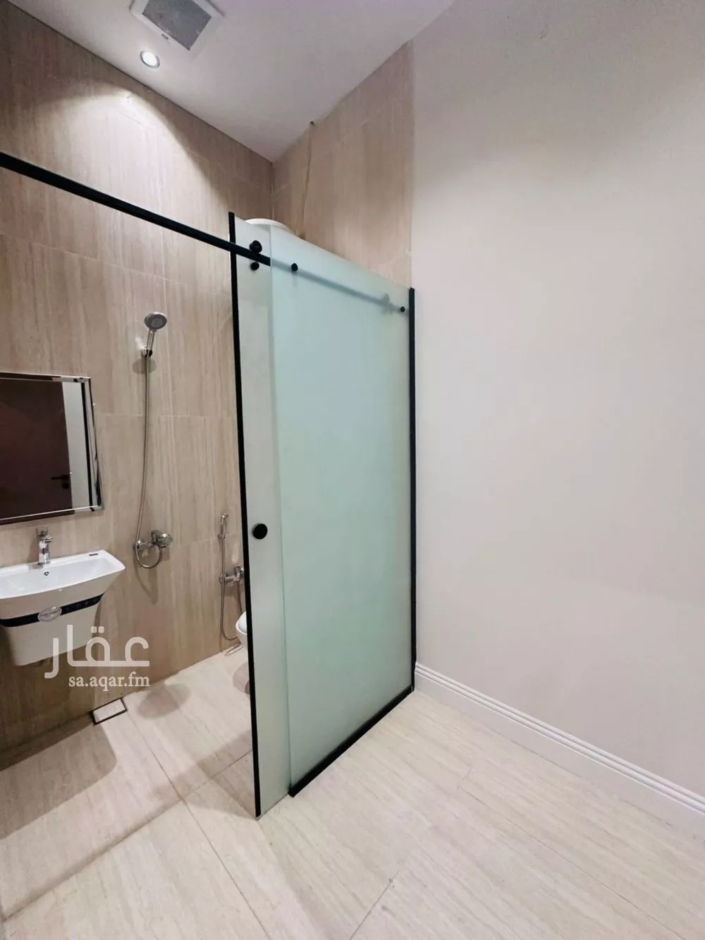 شقة 4 غرف في العارض 3