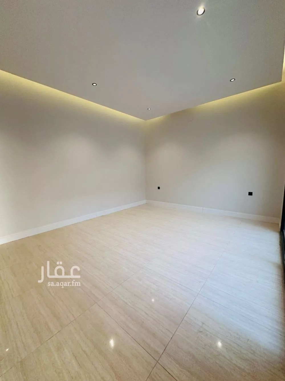 شقة 4 غرف في العارض 8