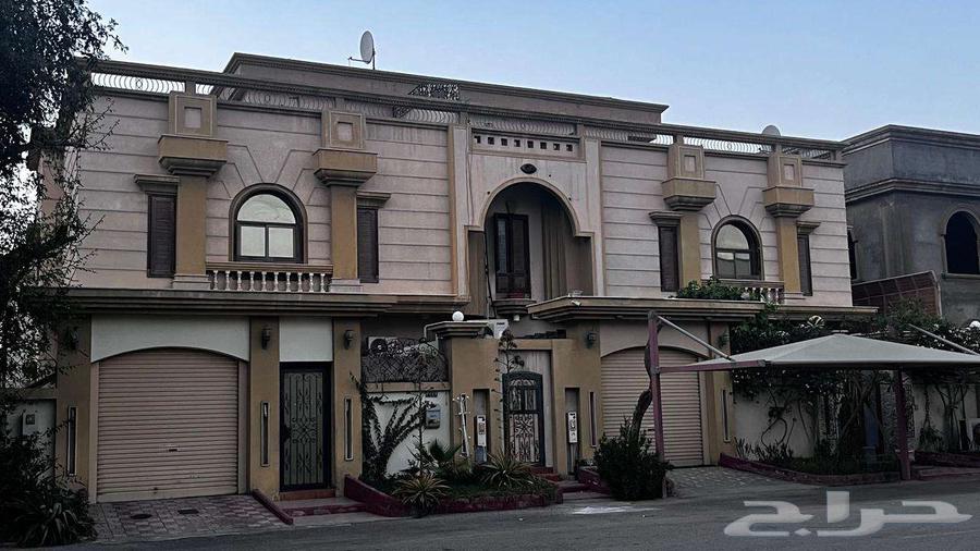 فيلا 10 غرف في الكورنيش 4