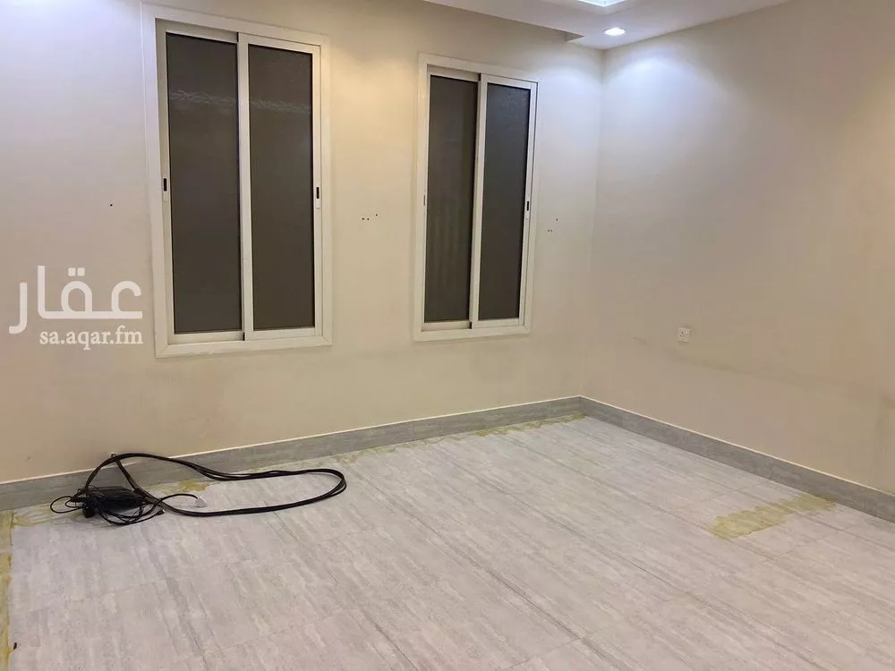 شقة 5 غرف في عكاظ 5