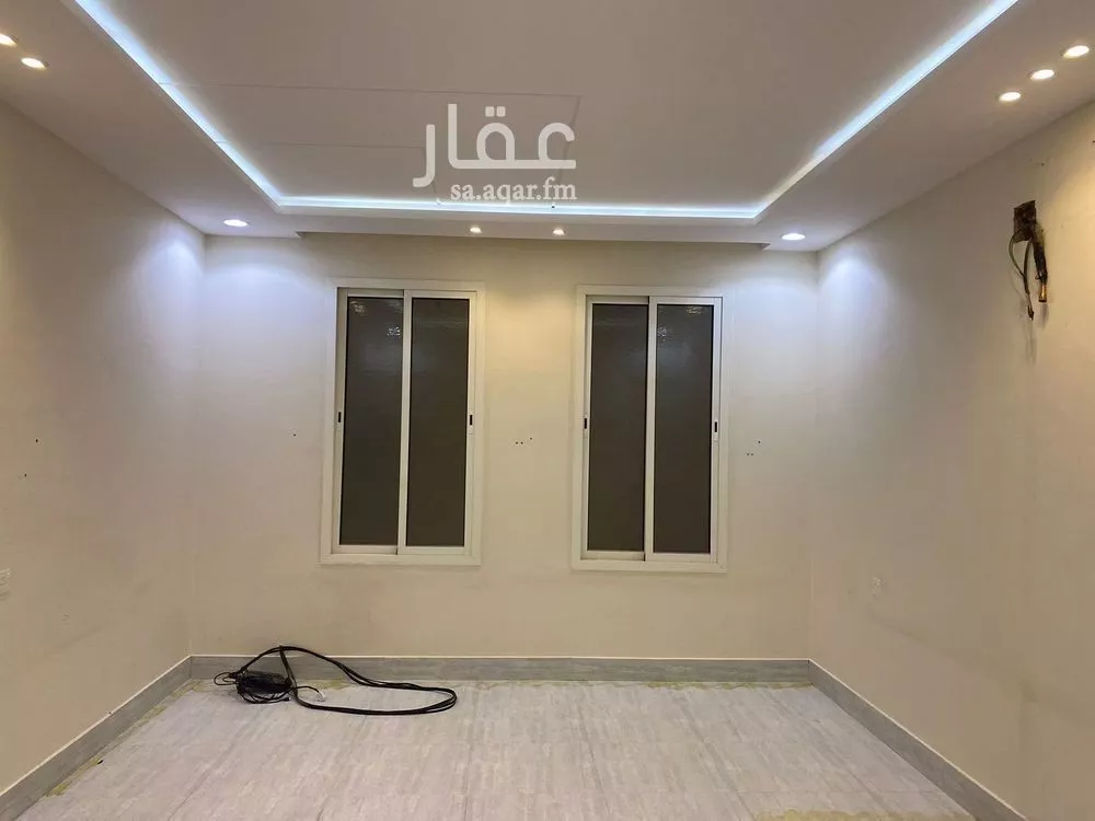 شقة 5 غرف في عكاظ 8