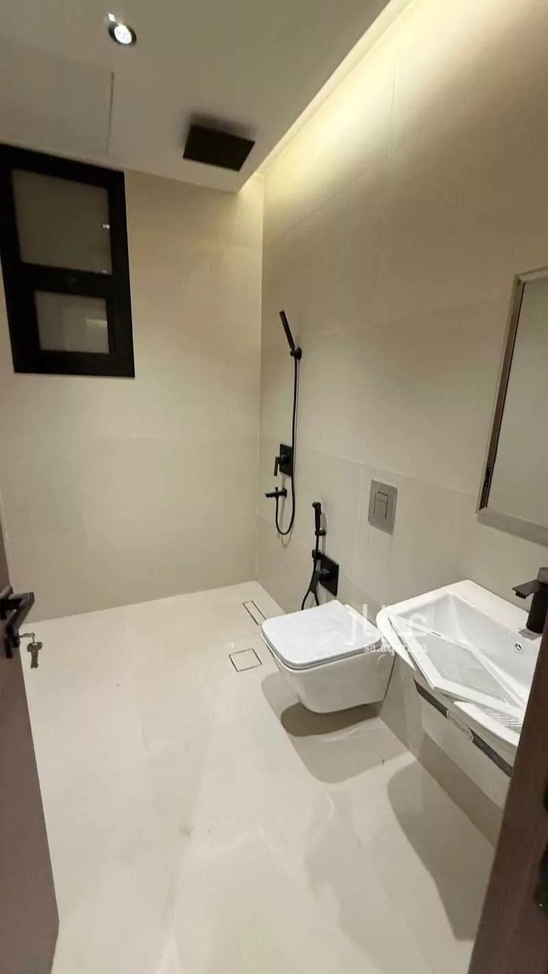 4 bedroom villa in Al Aridh 12