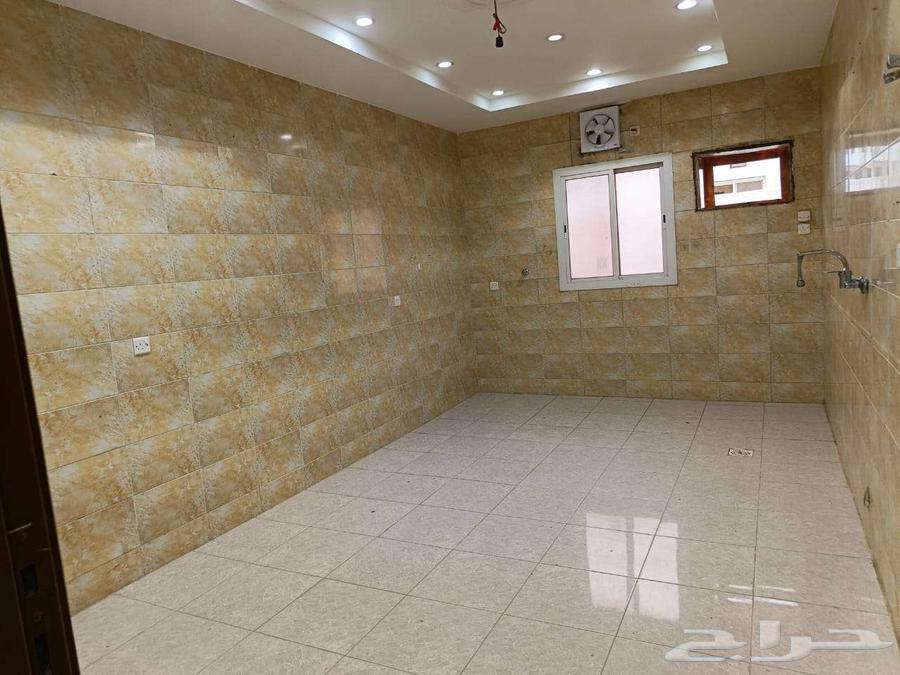 شقة 5 غرف في الملك فهد 8