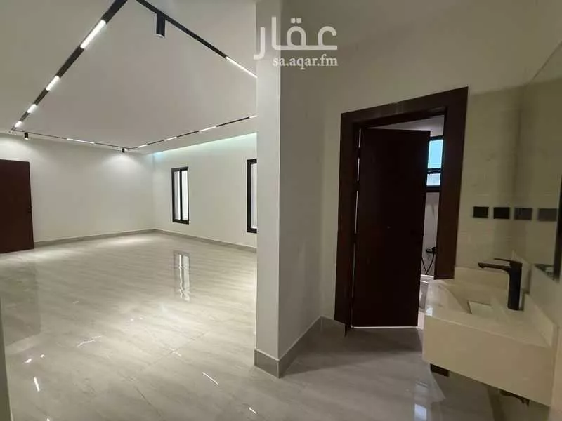 فيلا 5 غرف في الجنادرية 8