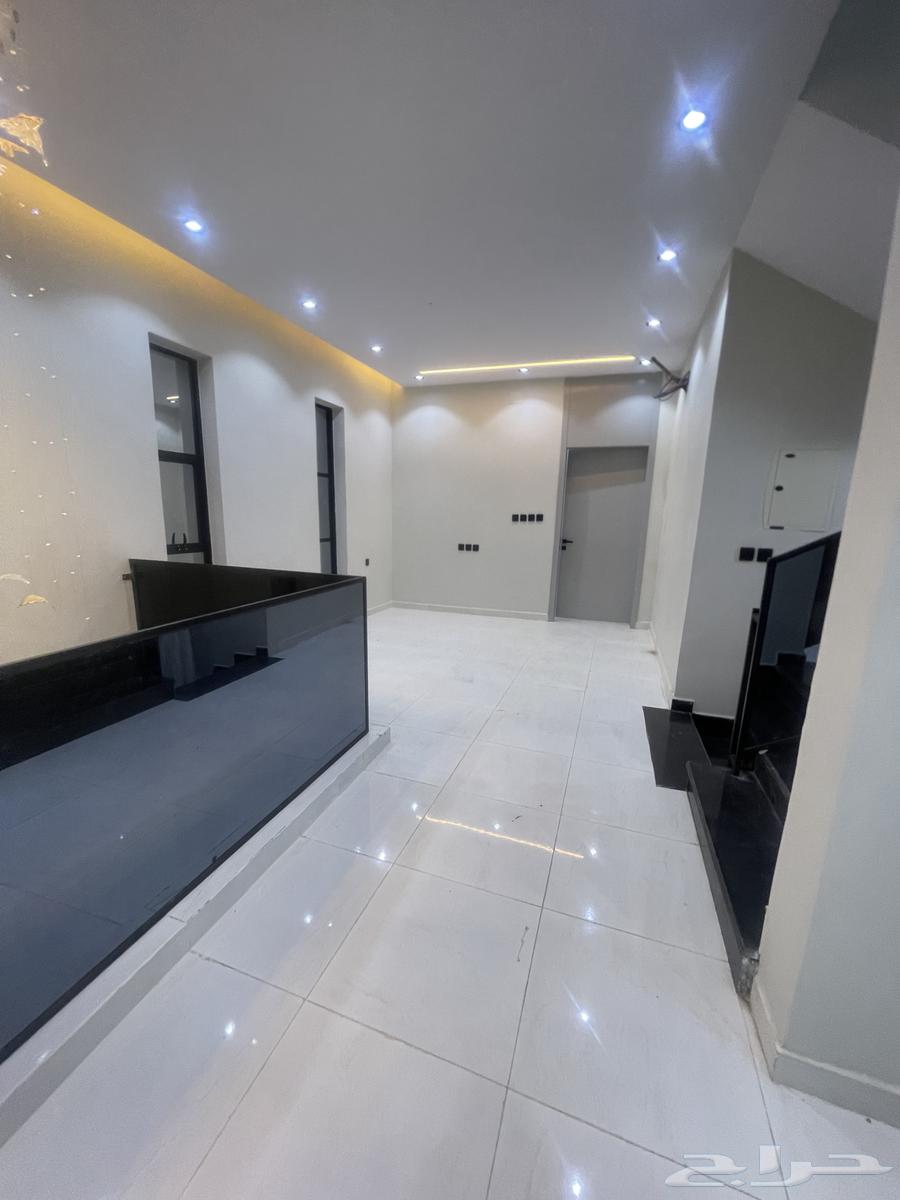 5 bedroom villa in Al Khalidiyyah 3