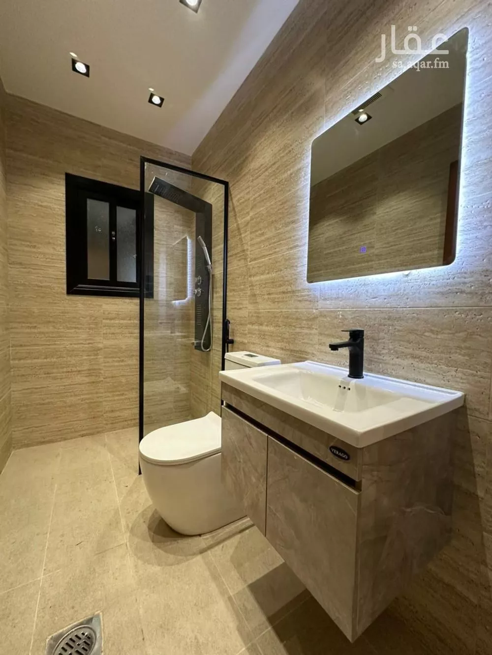 شقة 5 غرف في العزيزية 8