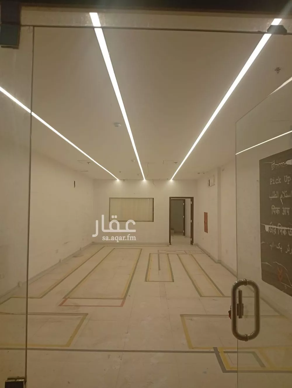 محل 832 م² في الروابي 8