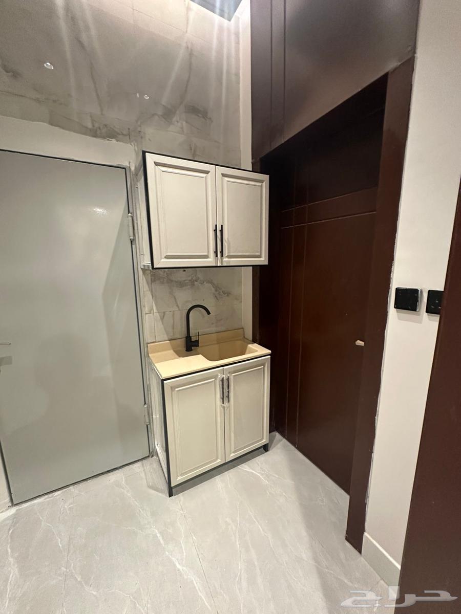 شقة 4 غرف في البيان 2