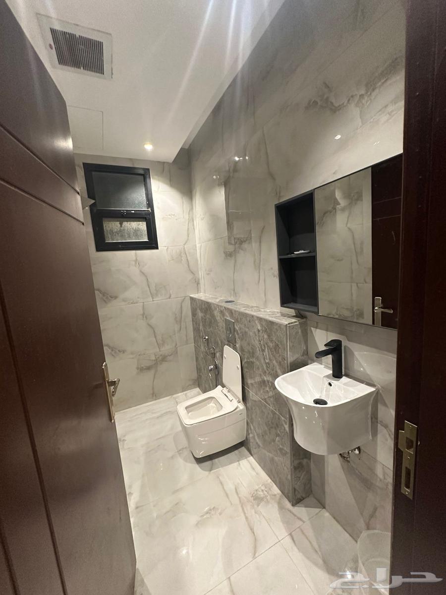 شقة 4 غرف في البيان 6