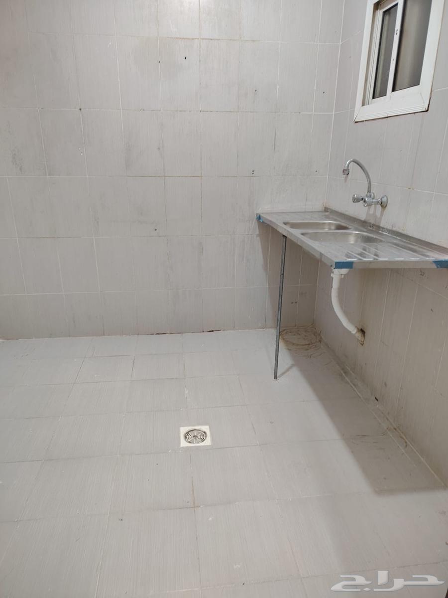 شقة 3 غرف في النزهة 4