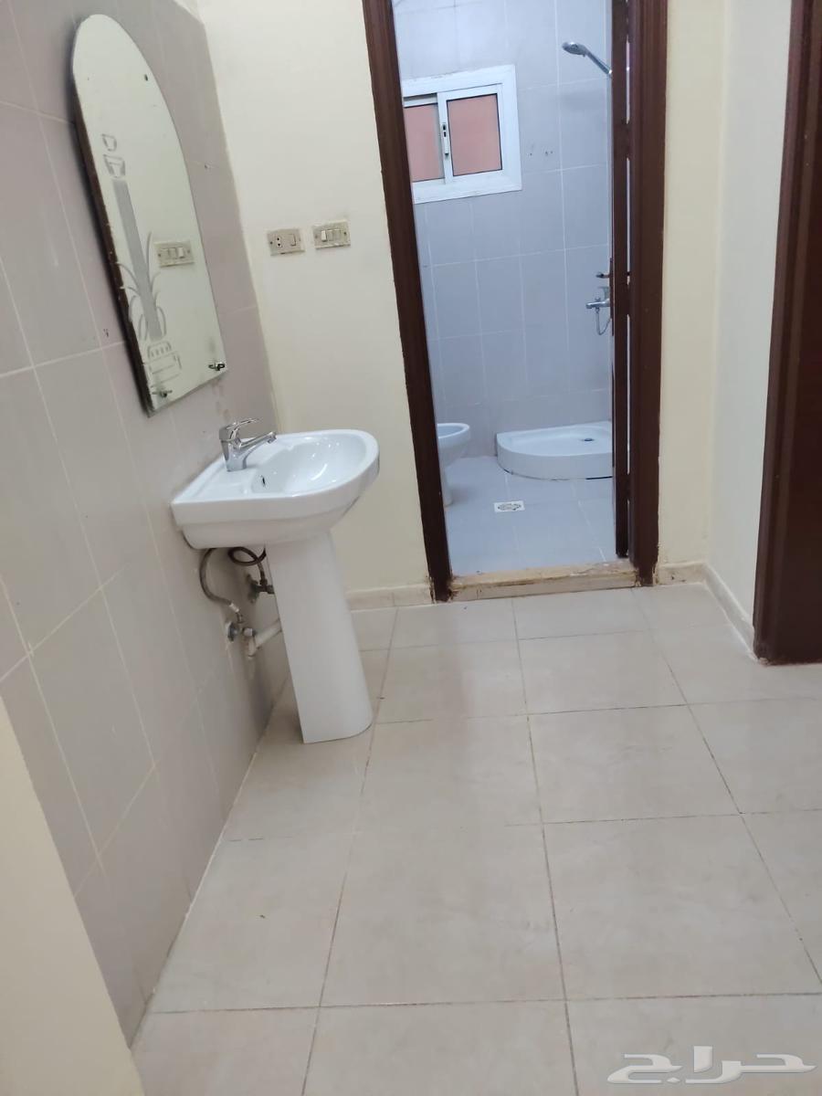 شقة 3 غرف في النزهة 6