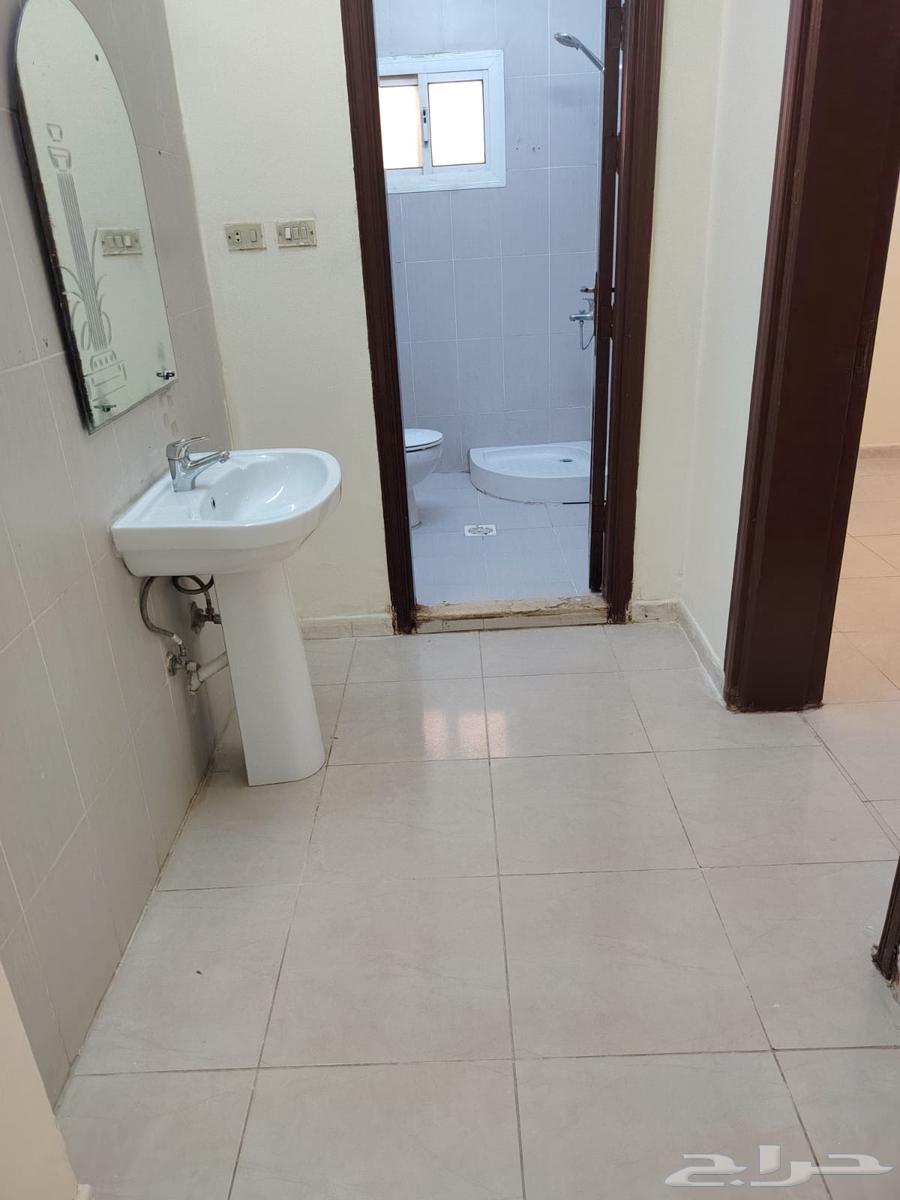 شقة 3 غرف في النزهة 7