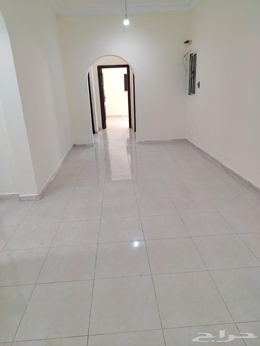 شقة 3 غرف في النزهة 10