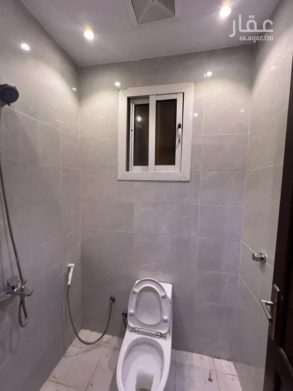 شقة 4 غرف في الواحة 10