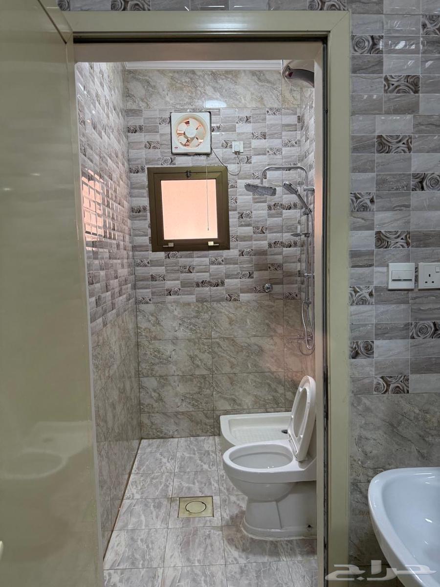 شقة 3 غرف في الشراع 12