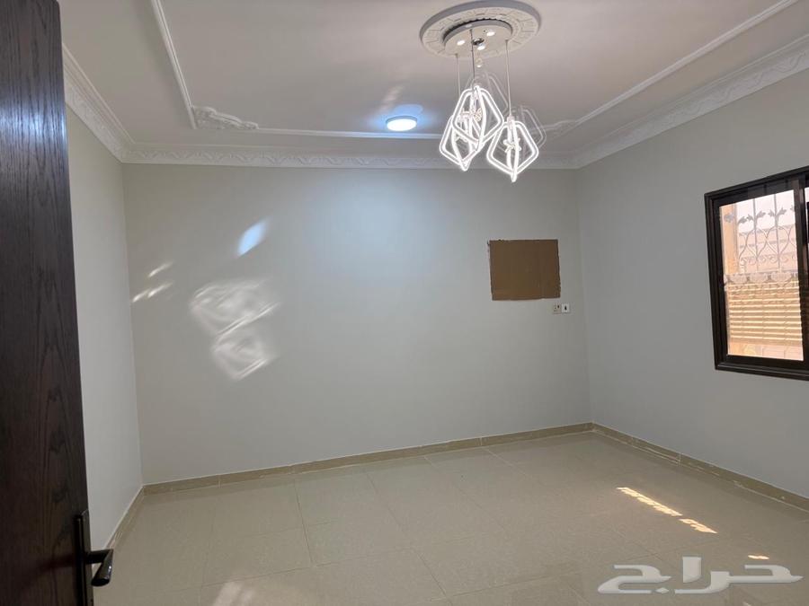 شقة 3 غرف في الشراع 4