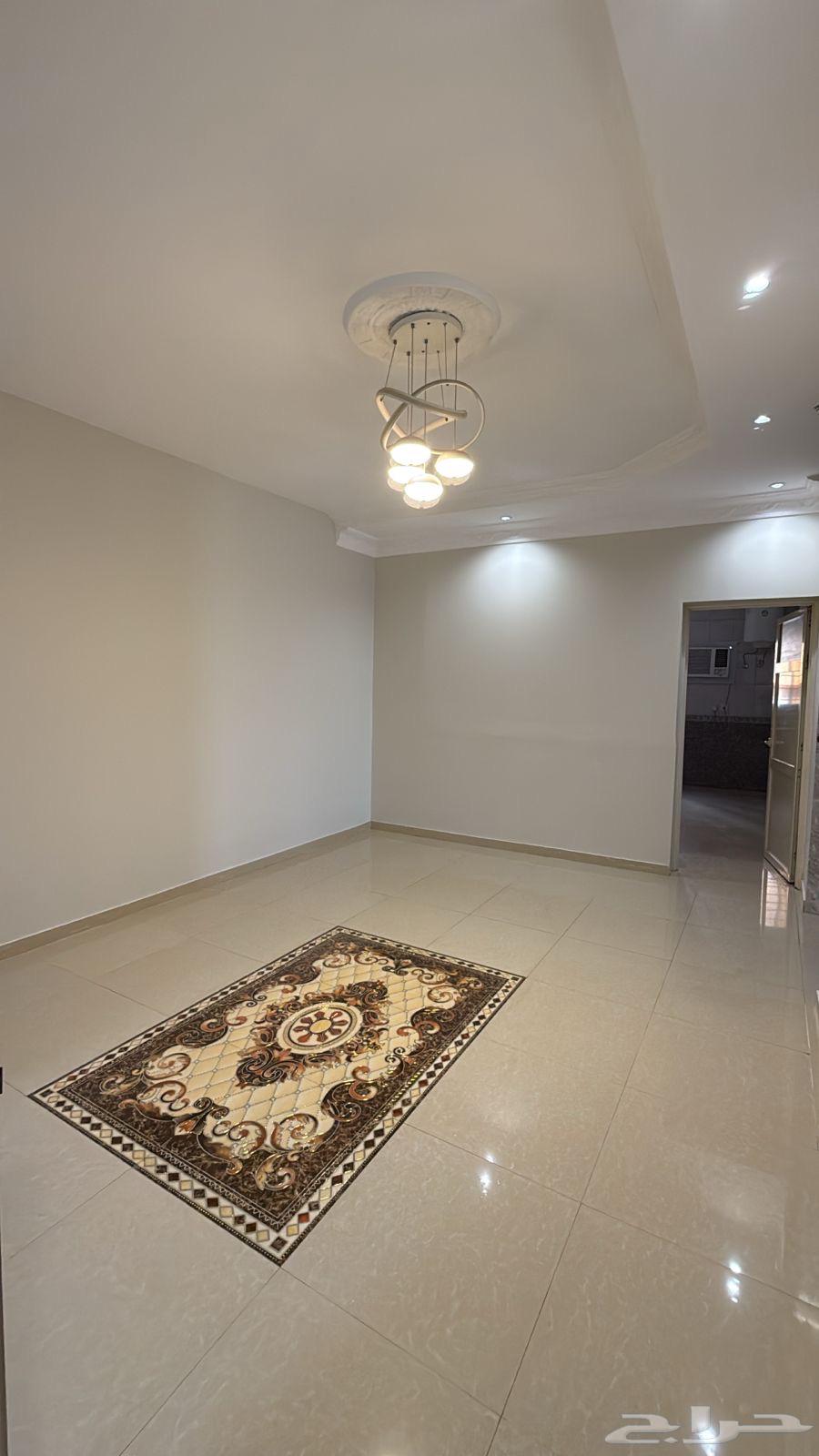 شقة 3 غرف في الشراع 10