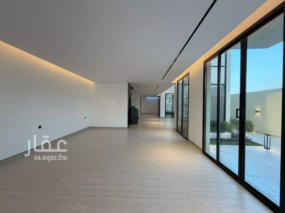 فيلا 6 غرف في العارض 18