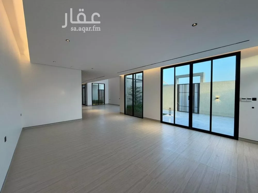 فيلا 6 غرف في العارض 3